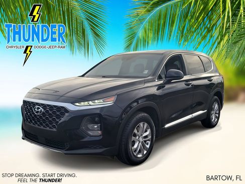 Used 2020 Hyundai Santa Fe SE image 2
