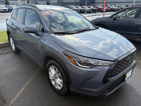 Used 2023 Toyota Corolla Cross LE w/ Moonroof Package AWD/4WD image 2