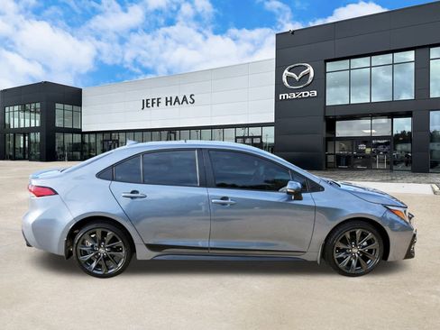 Used 2025 Toyota Corolla SE image 5