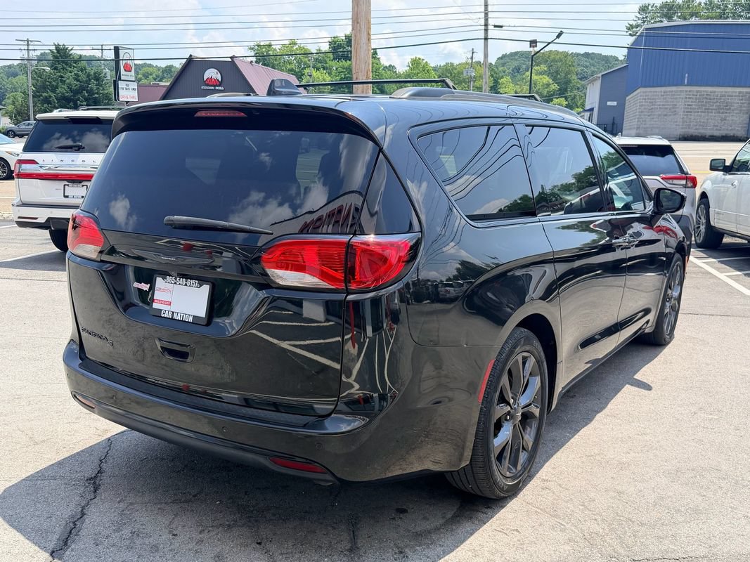 Used 2020 Chrysler Pacifica Touring-L w/ S Appearance Package FWD image 6