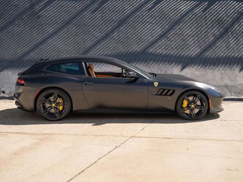 Certified 2018 Ferrari GTC4Lusso image 6