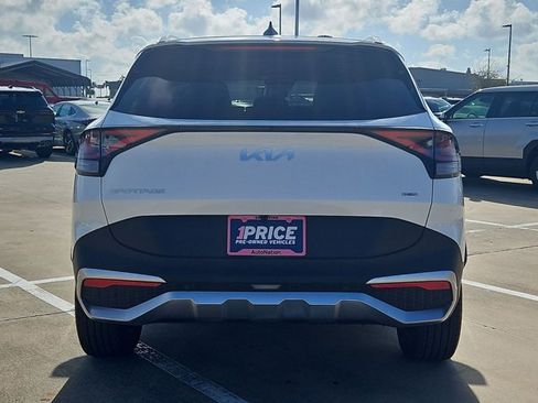 Used 2025 Kia Sportage EX image 7