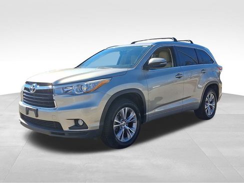 Used 2015 Toyota Highlander XLE image 3
