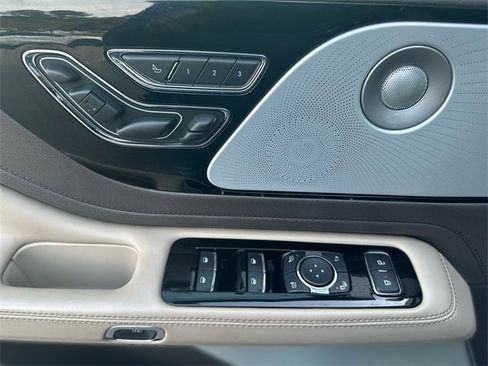 Used 2022 Lincoln Aviator Reserve w/ Equipment Group 201A image 14