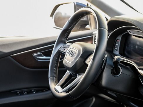 Used 2020 Audi Q8 Premium Plus image 13