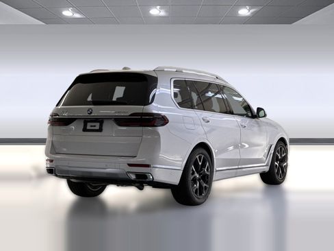Used 2026 BMW X7 xDrive40i w/ Premium Package AWD/4WD image 9