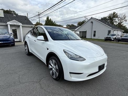 Used 2023 Tesla Model Y Long Range image 7