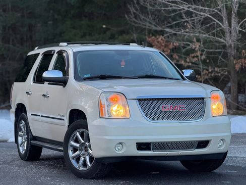 Used 2010 GMC Yukon Denali image 2