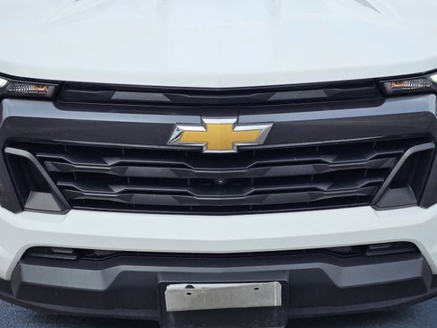 Used 2024 Chevrolet Colorado LT w/ LT Convenience Package III RWD image 3