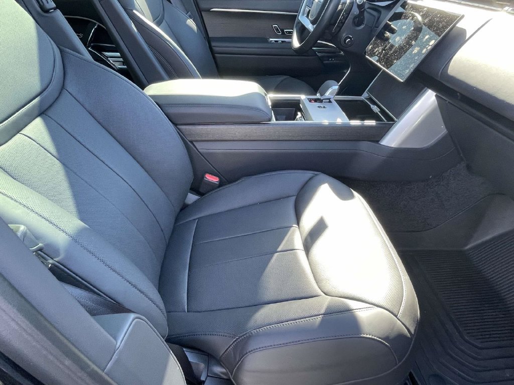 Used 2025 Land Rover Range Rover SE AWD/4WD image 13