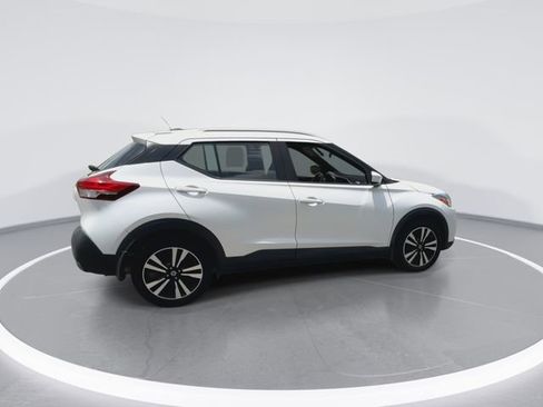 Used 2018 Nissan Kicks SV FWD image 12