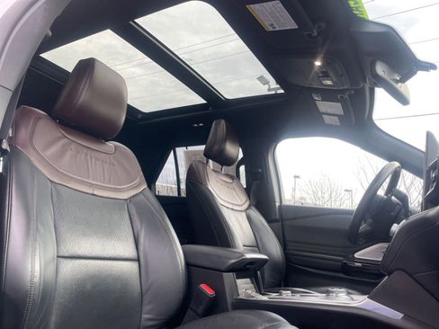 Used 2021 Ford Explorer Platinum w/ Equipment Group 601A AWD/4WD image 15