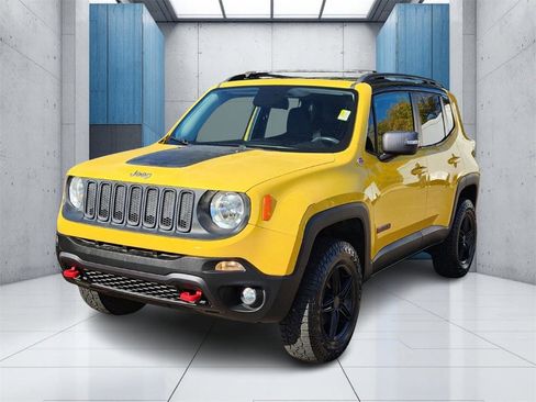 Used 2016 Jeep Renegade Trailhawk w/ Premium Trailhawk Package image 24