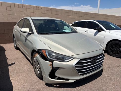 Used 2017 Hyundai Elantra SE FWD image 2