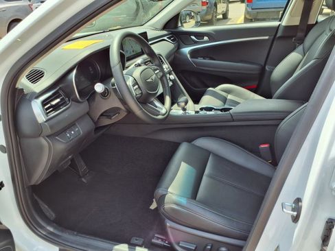 Used 2025 Genesis G70 2.5T image 11