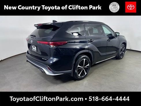 Used 2021 Toyota Highlander XSE AWD/4WD image 3
