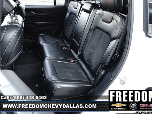 Used 2024 Jeep Grand Cherokee Altitude RWD image 10