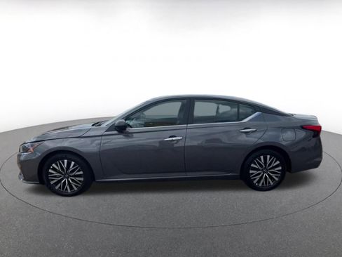 Used 2025 Nissan Altima 2.5 SV FWD image 9