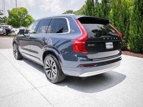 Used 2022 Volvo XC90 T5 Momentum w/ Climate Package AWD/4WD image 8