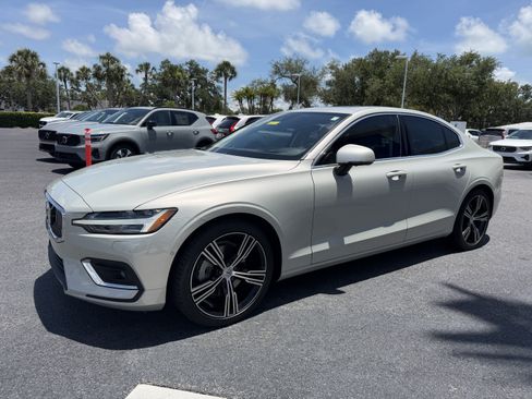 Used 2022 Volvo S60 B5 Inscription w/ Advanced Package AWD/4WD image 7