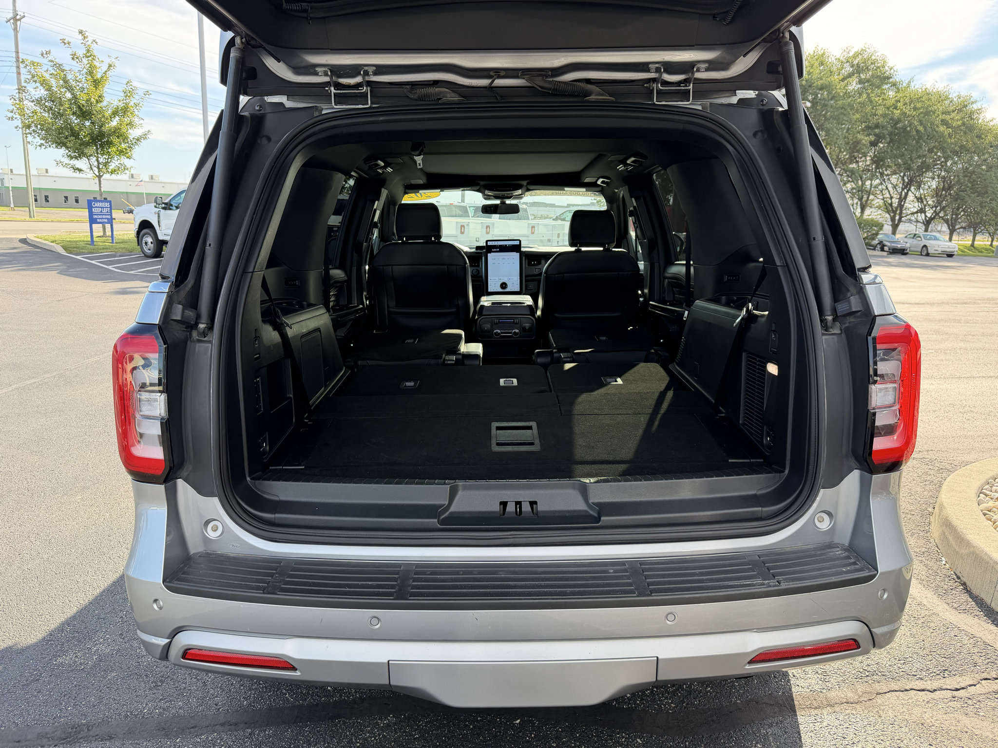 Used 2024 Ford Expedition Platinum AWD/4WD image 25