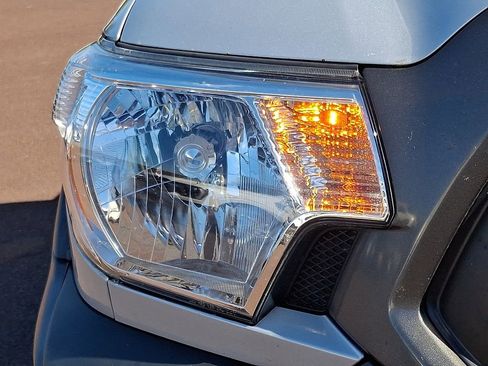 Used 2012 Toyota Tacoma 4x4 Regular Cab image 12