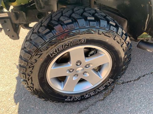 Used 2010 Jeep Wrangler Rubicon w/ PWR Convenience Group AWD/4WD image 9