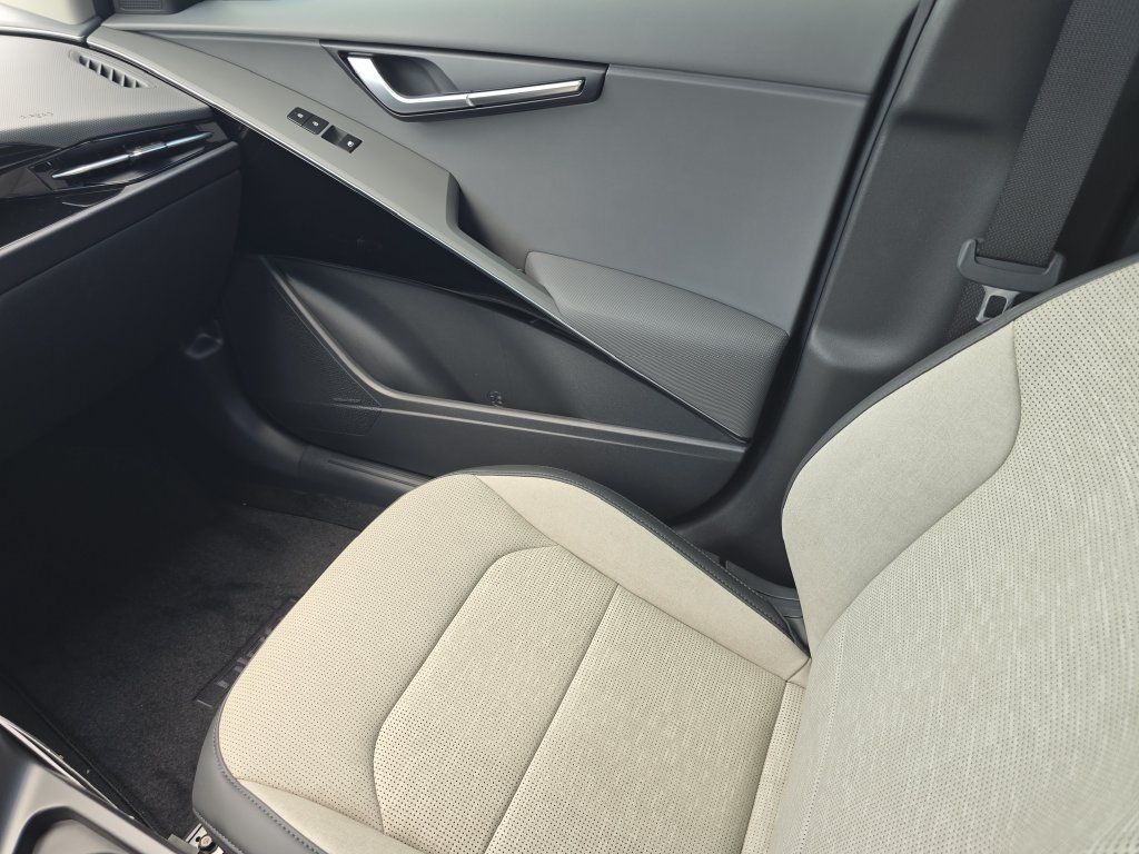 New 2026 Kia Niro SX Touring FWD image 16