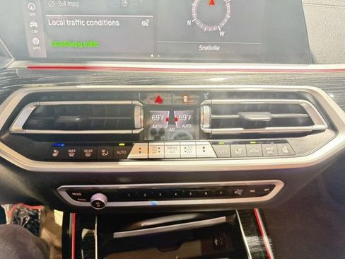 Used 2022 BMW X7 M50i image 19