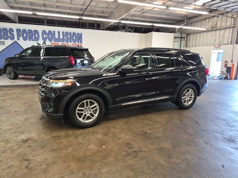 Used 2025 Ford Explorer Active RWD image 2