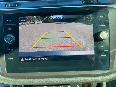 Used 2020 Volkswagen Tiguan SE R-Line image 21