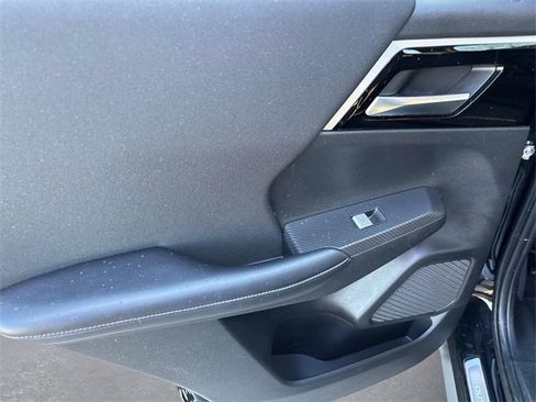 Used 2024 Mitsubishi Outlander ES image 18