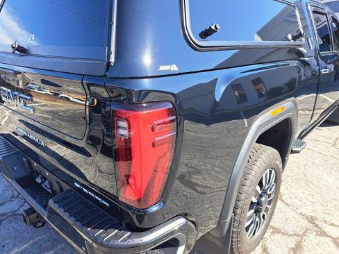 Used 2024 GMC Sierra 2500 Denali Ultimate AWD/4WD image 18