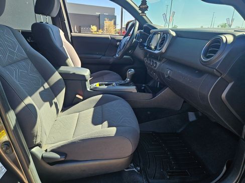 Used 2017 Toyota Tacoma TRD Sport w/ Tow Package (A/T) AWD/4WD image 23