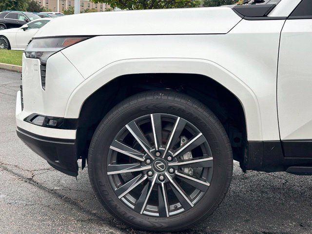 Used 2024 Lexus GX 550 w/ Accessory Package (31) AWD/4WD image 8
