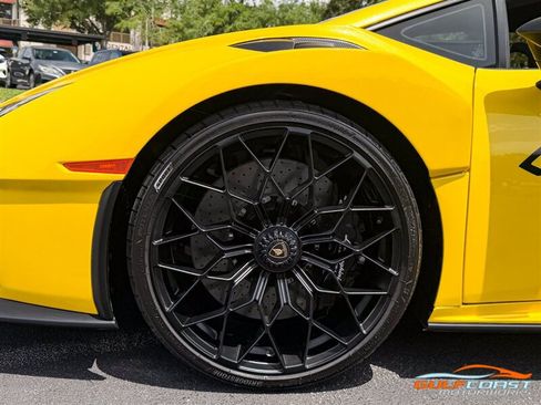 Used 2022 Lamborghini Huracan STO RWD image 37