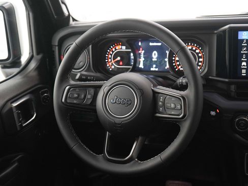 Used 2025 Jeep Wrangler Unlimited Rubicon w/ Dual Top Group AWD/4WD image 14