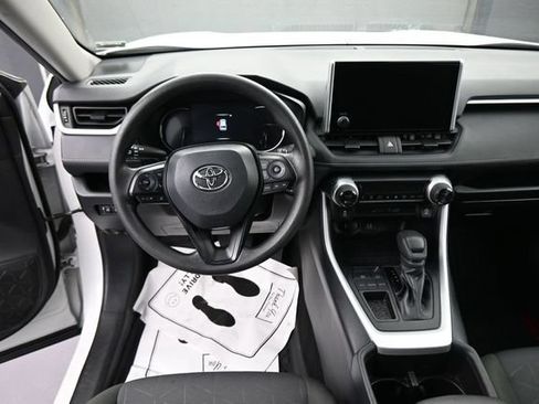 Certified 2025 Toyota RAV4 XLE FWD image 22