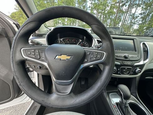 Certified 2023 Chevrolet Equinox LS w/ LS Convenience Package FWD image 11