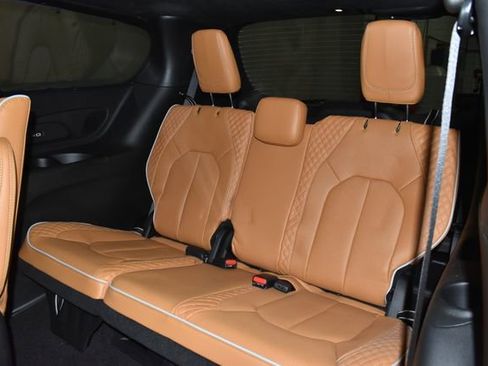 Certified 2023 Chrysler Pacifica Pinnacle image 41