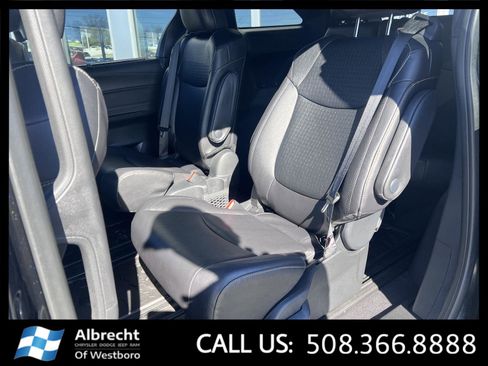 Used 2025 Toyota Sienna XLE Woodland Edition image 13