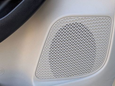 Used 2024 Chrysler Pacifica Touring-L image 14