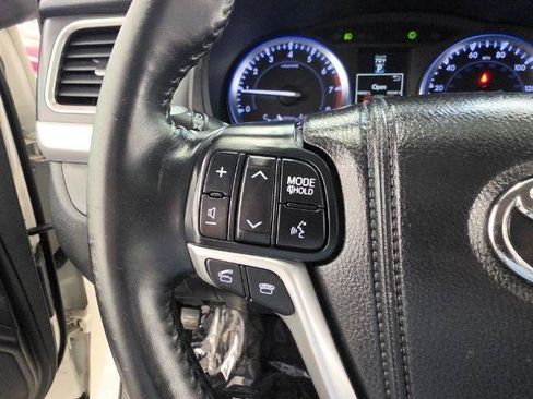 Used 2014 Toyota Highlander Limited FWD image 11