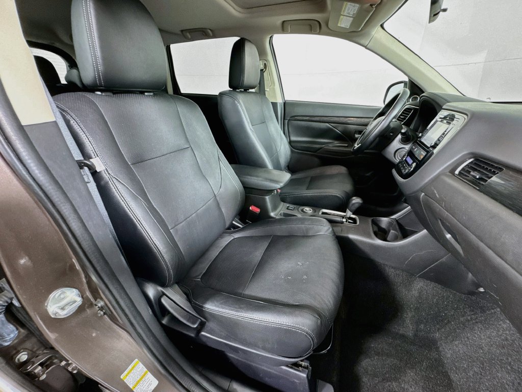 Used 2016 Mitsubishi Outlander AWD image 35