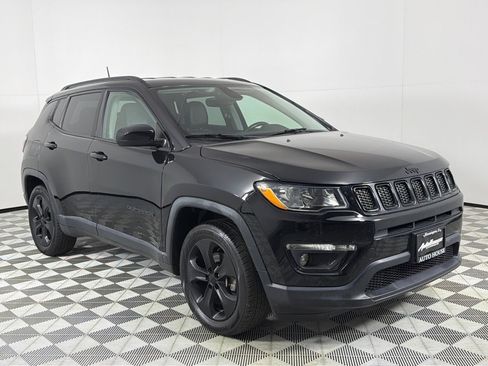 Used 2018 Jeep Compass Latitude image 3