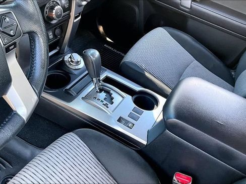 Used 2018 Toyota 4Runner SR5 AWD/4WD image 17