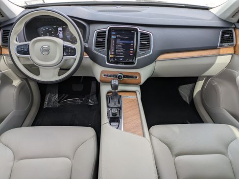 Used 2022 Volvo XC90 T6 Momentum w/ Climate Package AWD/4WD image 15