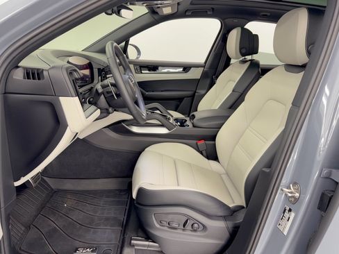 Certified 2025 Porsche Cayenne S AWD/4WD image 5