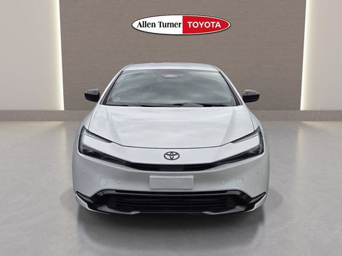 Used 2025 Toyota Prius FWD image 4