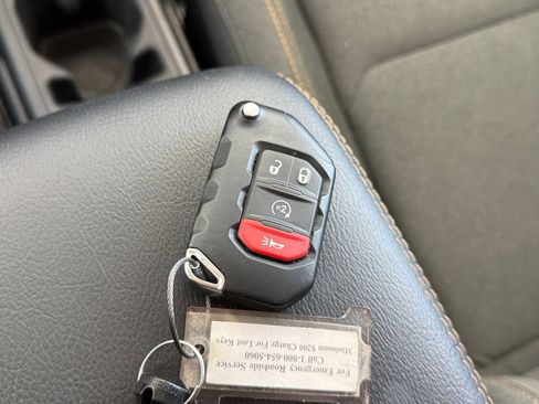 Used 2025 Jeep Wrangler Unlimited Sahara AWD/4WD image 21